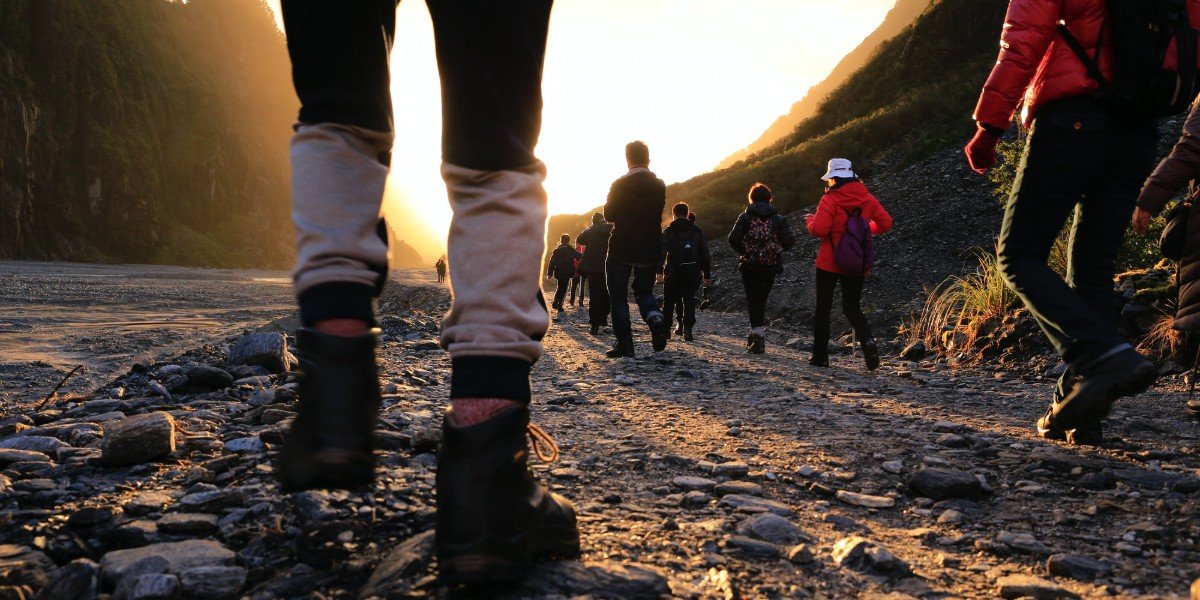 Walk With Confidence I Daily Walk Devotion